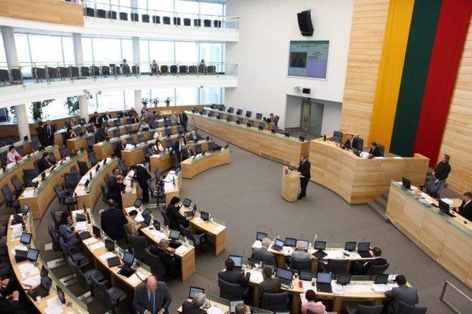 Naujos partijos neskuba į rinkimų traukinį
