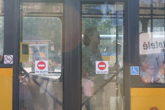 „Vilniaus autobusai“: nebus 13-to atlyginimo, bus streikas
