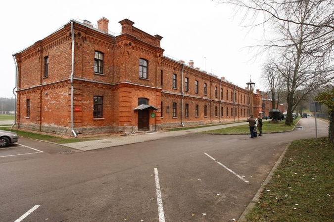 Caro laikų kareivinėse – ir Rusiją šlovinantys užrašai