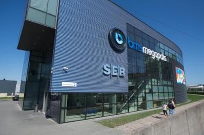 Mįslė: "BMS megapolis" bankrutavo, bet kelios jo parduotuvės vėl veikia.