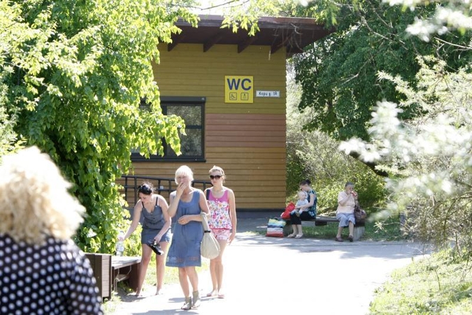 Tualetus uostamiesčio pliažams perka vidurvasarį