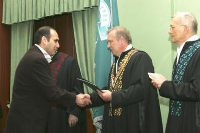 Nuomonės: vieni peikia, kiti – giria, tačiau aukštojo mokslo baigimo diplomų reikia visiems.