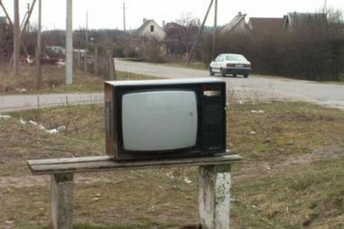 Pakelės virs šiukšlynais