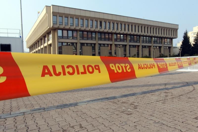 Prezidentės vardu,          atidarykite!