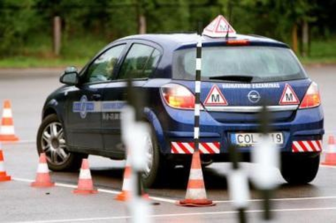 Statistika: per devynis šių metų mėnesius uostamiestyje vairavimo egzaminą išlaikė tik apie 40 proc. bandžiusiųjų. Paprastai iš pirmo antro karto pasiseka trečdaliui laikiusių...
