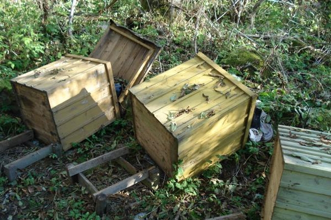 Šilutėje nusikaltėliai bites sutrypė su aviliais