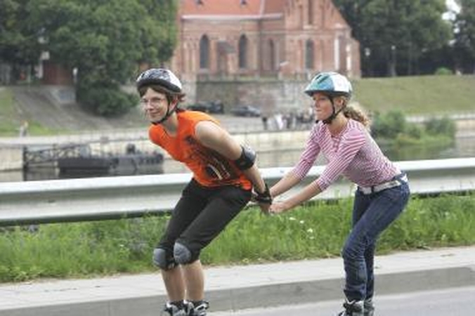 Su riedučiais ir šalmu – į maratoną