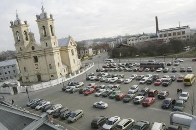 Verslininkai nusitaikė į bažnyčios aikštę