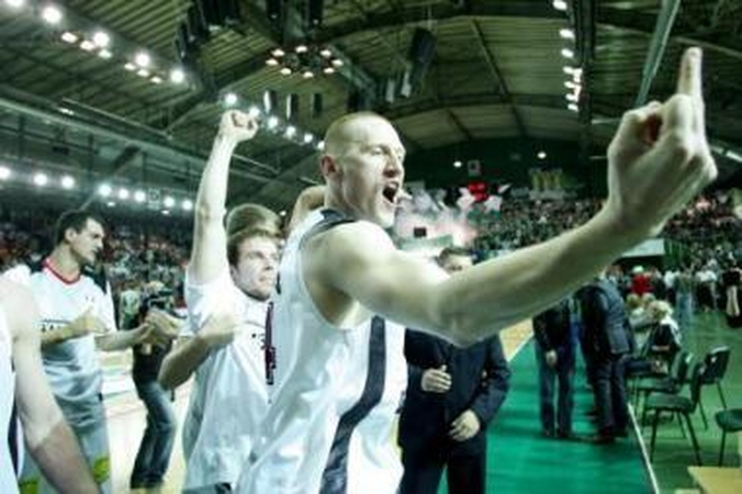 Prarado titulą, bet ne sirgalius