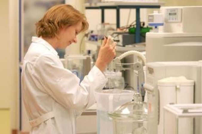 Investicijos: vien bendrovės kokybės laboratorijoje esantys aparatai kainuoja kelis milijonus litų.