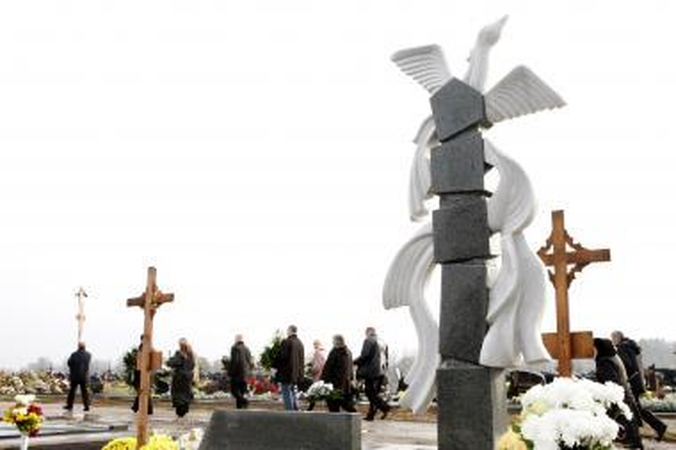 Mados neaplenkia ir kapinių
