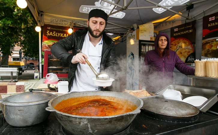 Maisto festivalį nuplovė lietus