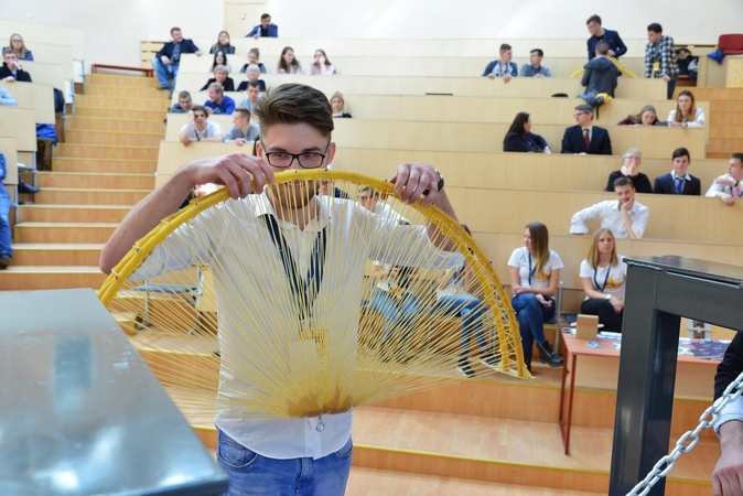 „Makaronų tiltus“ nuties ir tarp universitetų
