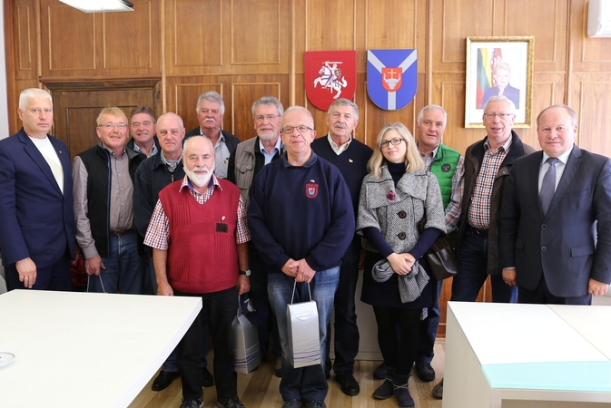 Vokietijos ugniagesiai pasiryžę atvežti dar daugiau labdaros