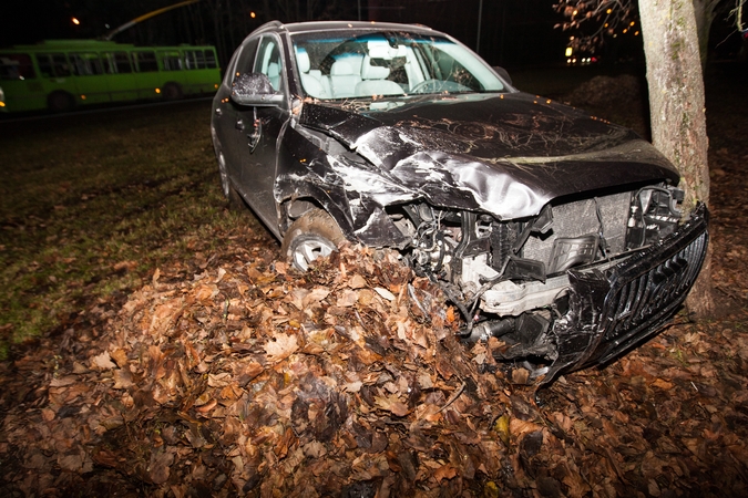 V. Krėvės prospekte susidūrė "Audi" ir "Peugeot"